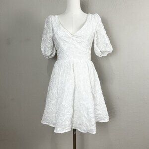 LULU’S Adorable Arrival White Backless Floral Applique‎ Mini Dress Size Medium
